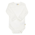 Witte Joha romper met lange mouwen, plat neergelegd op een witte achtergrond.